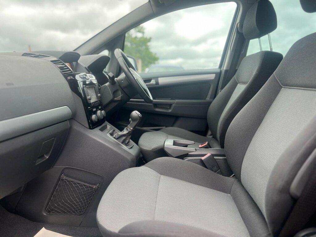 Vauxhall Zafira Exclusiv Red #29