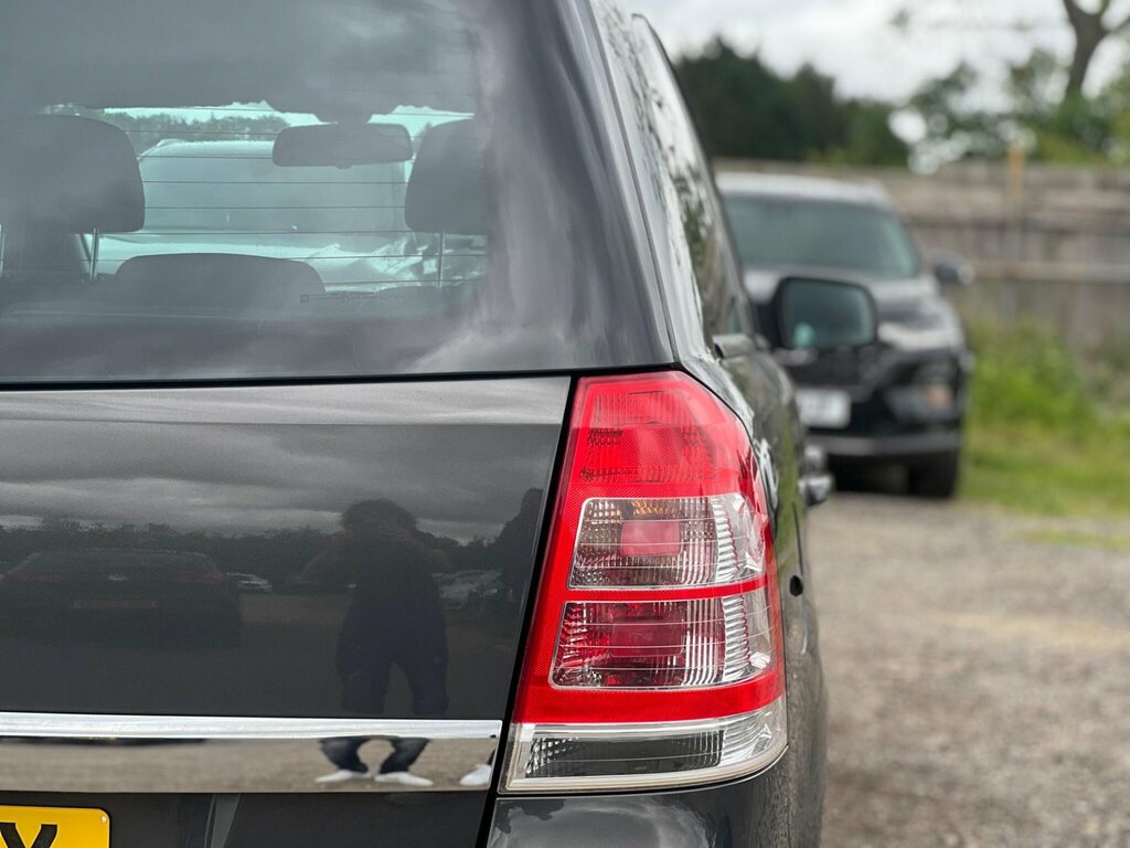 Vauxhall Zafira Exclusiv Red #17