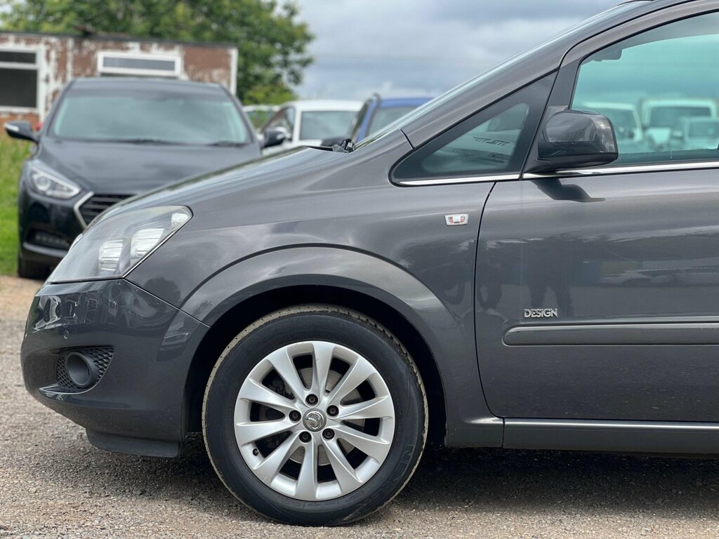 Vauxhall Zafira Exclusiv Red #13