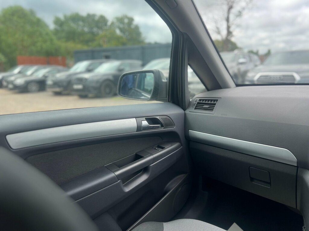 Vauxhall Zafira Exclusiv Red #45