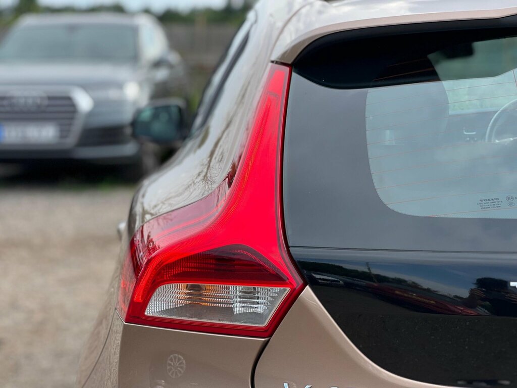 Volvo V40 Cross Country 1.6 D2 Lux Nav Hatchback Powershift White #19