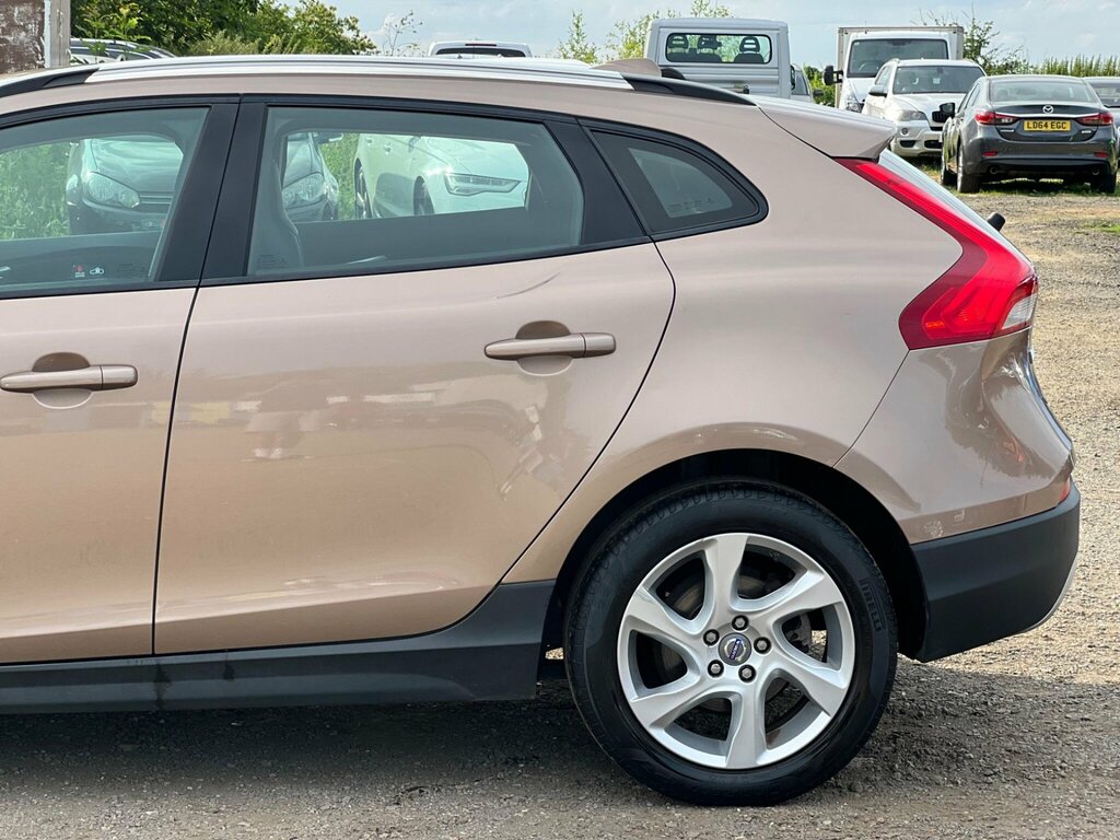 Volvo V40 Cross Country 1.6 D2 Lux Nav Hatchback Powershift White #10