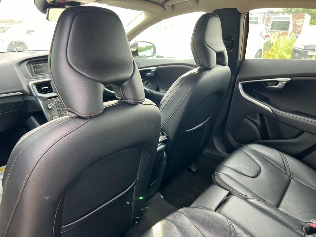 Volvo V40 Cross Country 1.6 D2 Lux Nav Hatchback Powershift White #32