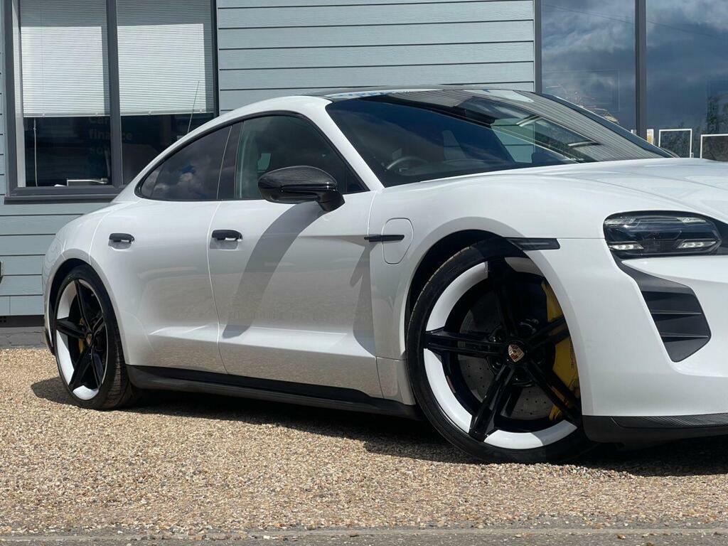 Porsche Taycan Performance Plus 93.4Kwh Turbo S White #6