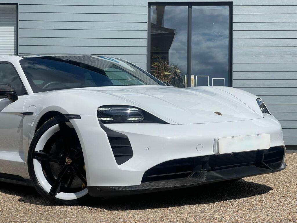 Porsche Taycan Performance Plus 93.4Kwh Turbo S White #4