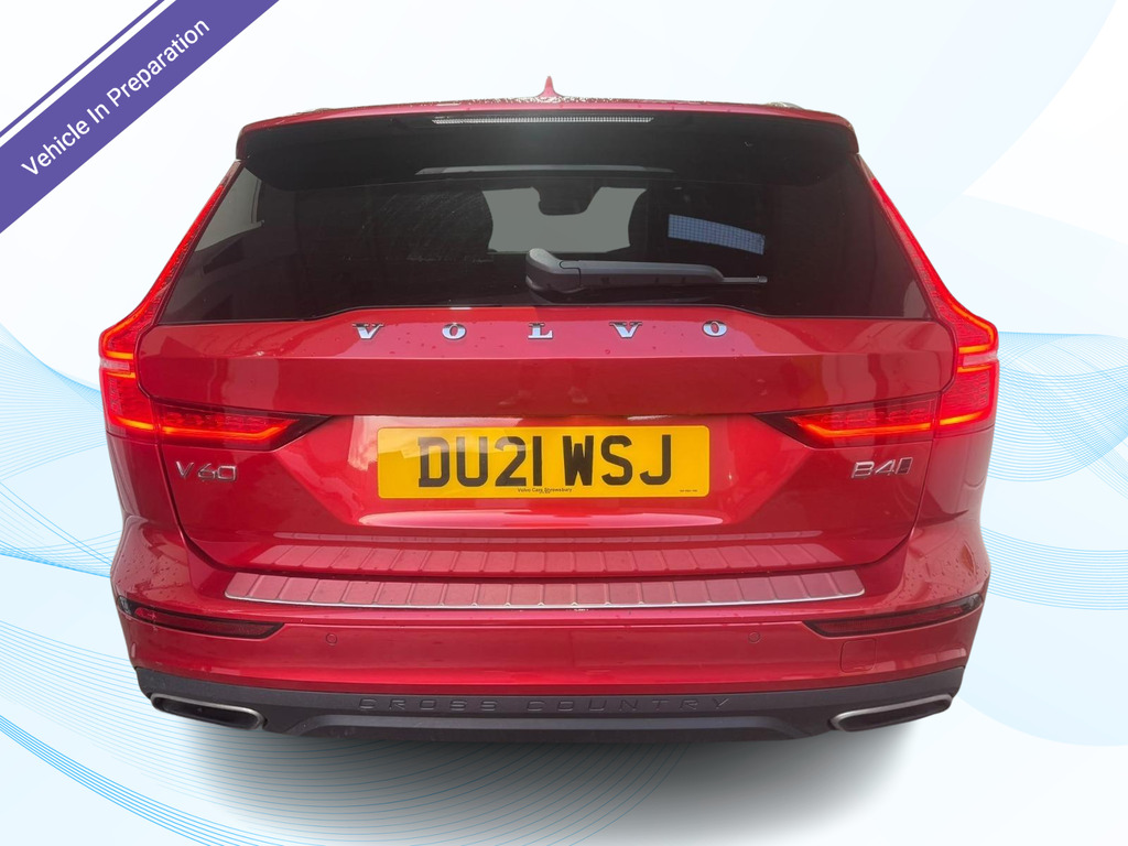 Volvo V60 Cross Country 2.0 B4 Mhev Red #2