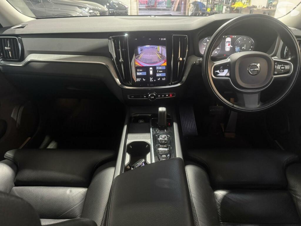 Volvo V60 Cross Country 2.0 B4 Mhev Red #4