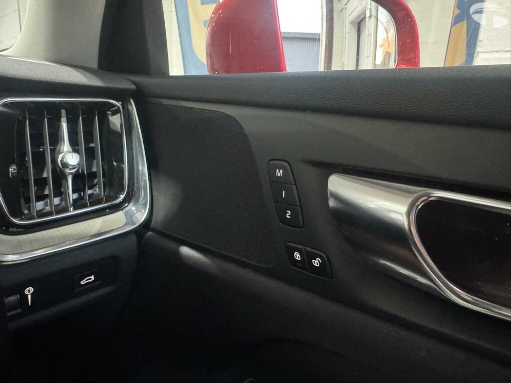 Volvo V60 Cross Country 2.0 B4 Mhev Red #5