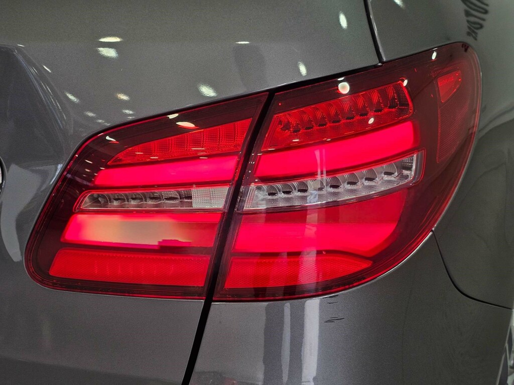 Mercedes-Benz 200 A D Amg Line Red #18