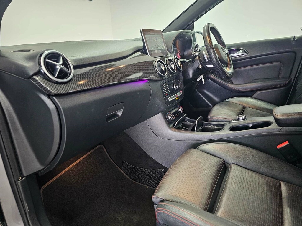 Mercedes-Benz 200 A D Amg Line Red #48