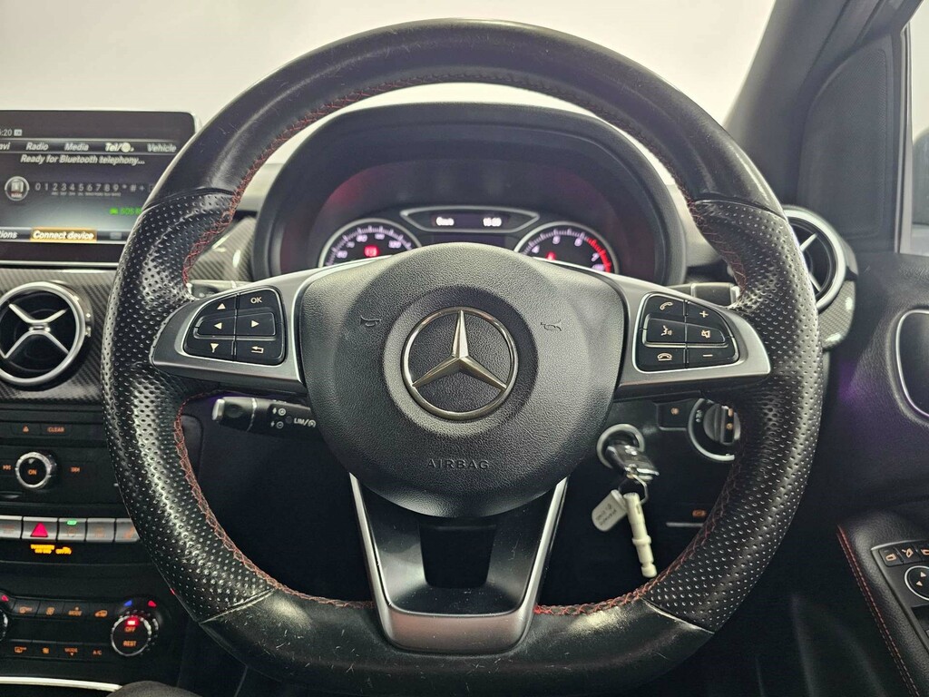 Mercedes-Benz 200 A D Amg Line Red #11