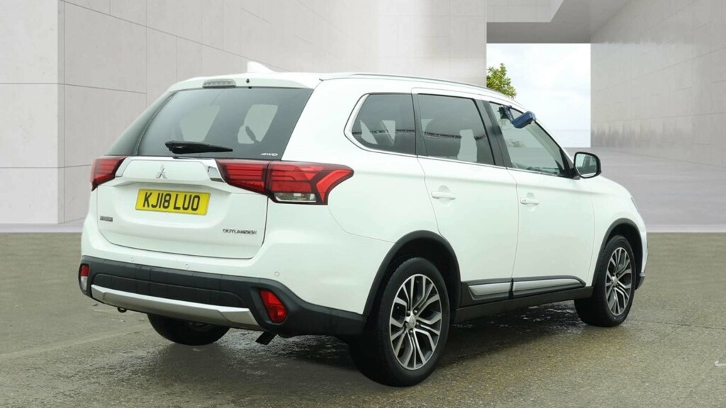 Mitsubishi Outlander Di-d 3 4Wd White #4