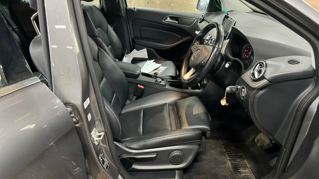 Mercedes-Benz B Class B250e Art White #9