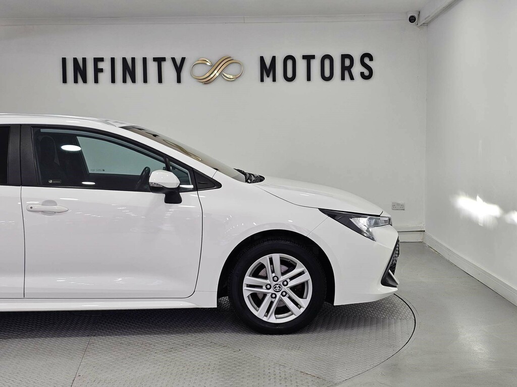 Toyota Corolla Corolla Design Hev Cvt Red #25