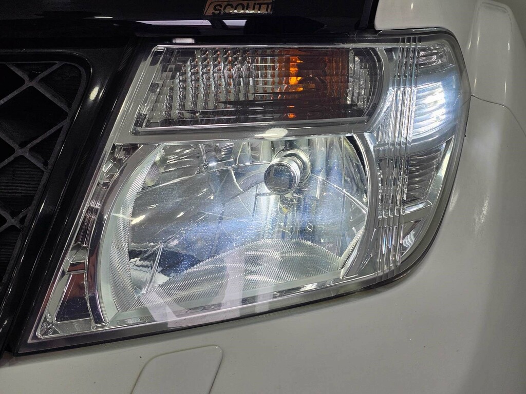 Nissan Navara Dci Tekna 4X4 Shr Dcb White #63