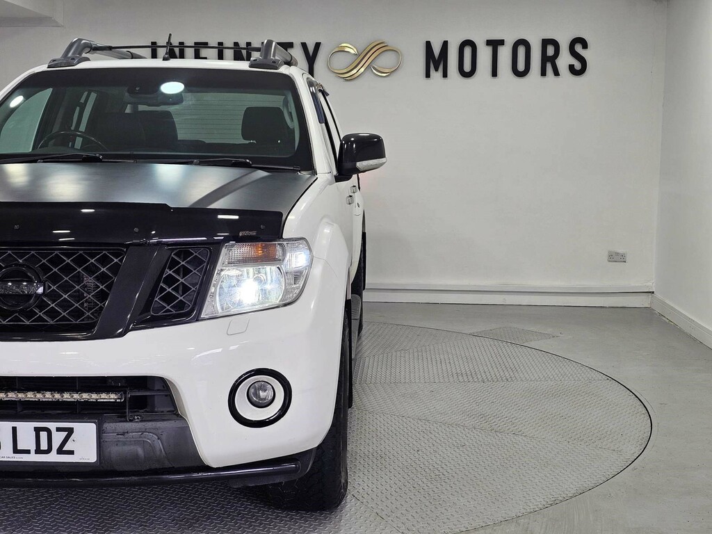 Nissan Navara Dci Tekna 4X4 Shr Dcb White #70