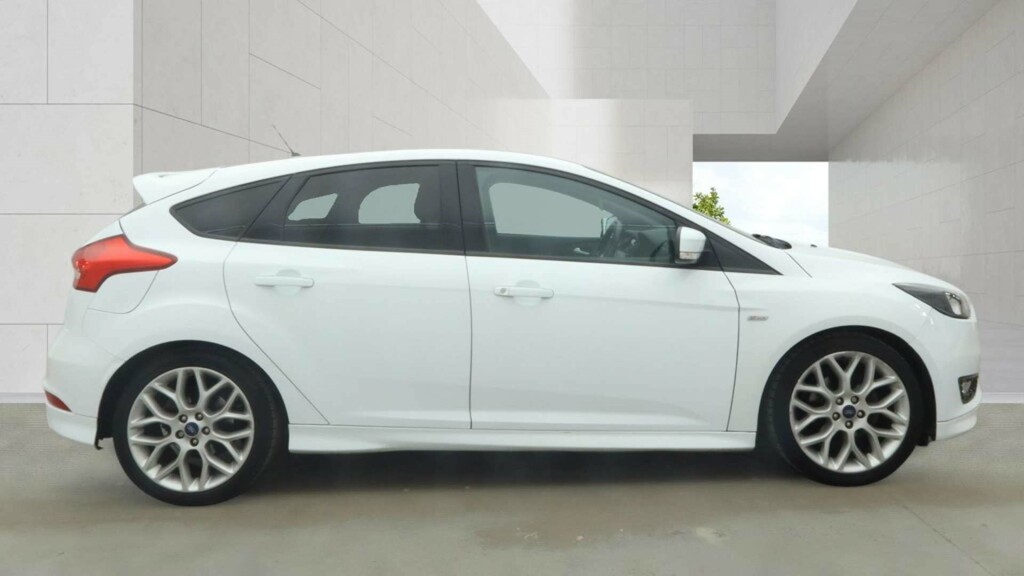 Ford Focus St-line White #5