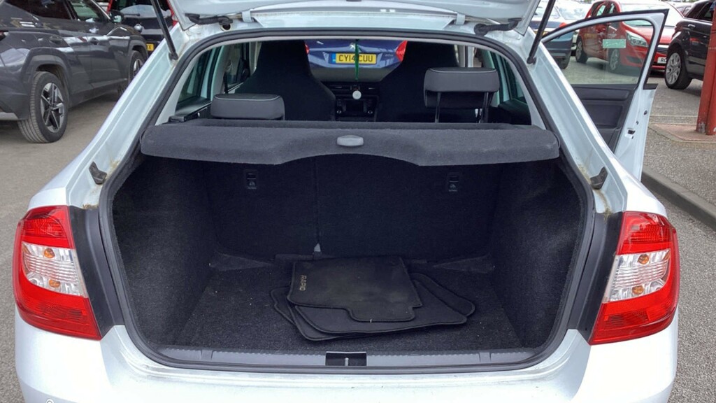 Skoda Rapid Sport Tsi White #6