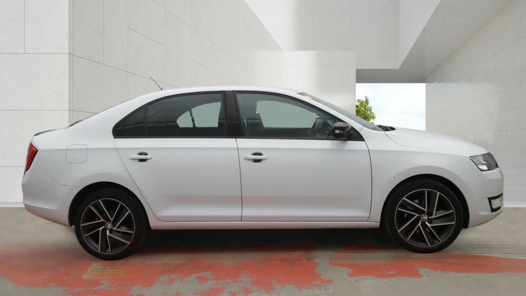 Skoda Rapid Sport Tsi White #4