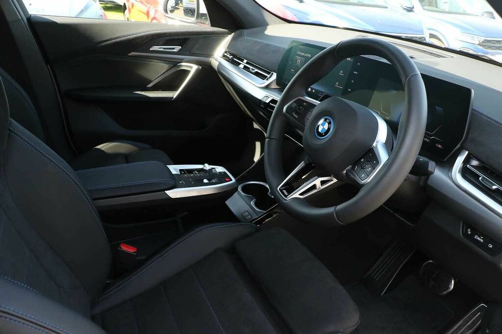 BMW iX2 150Kw Edrive20 M Sport 65Kwh SD26VXK White #6