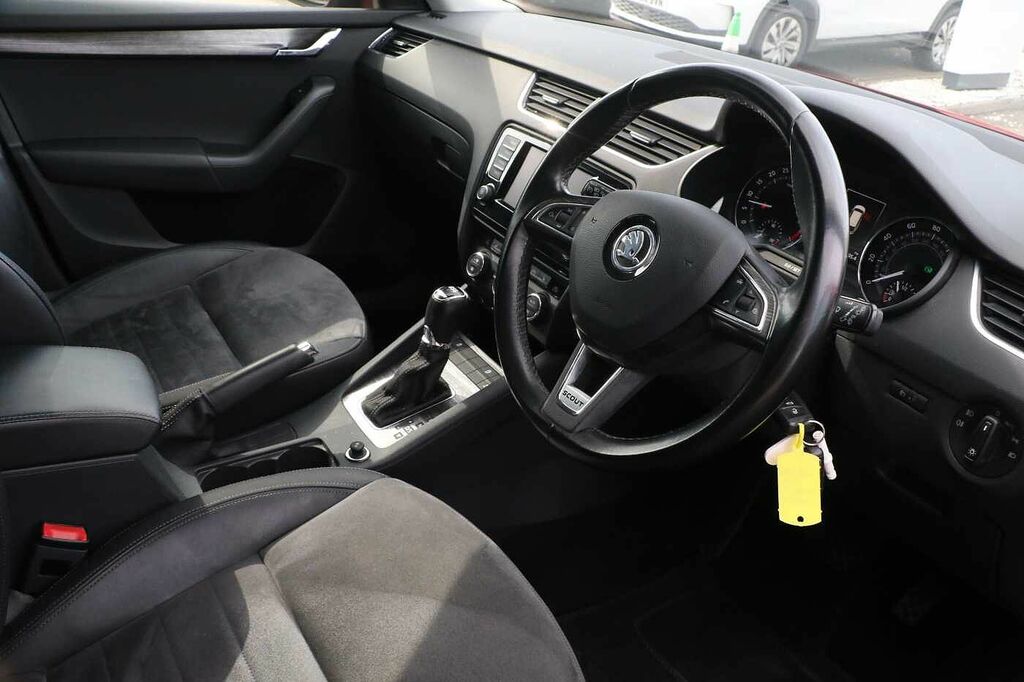Skoda Octavia 2.0 Tdi Cr 184 Scout 4X4 Dsg Red #6