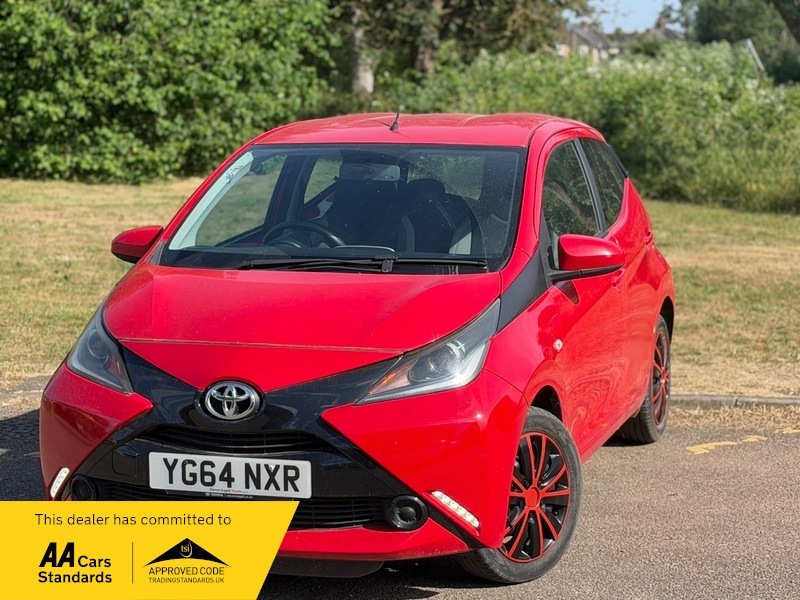 Toyota Aygo 1.0 Vvt-i X-play Hatchback Red