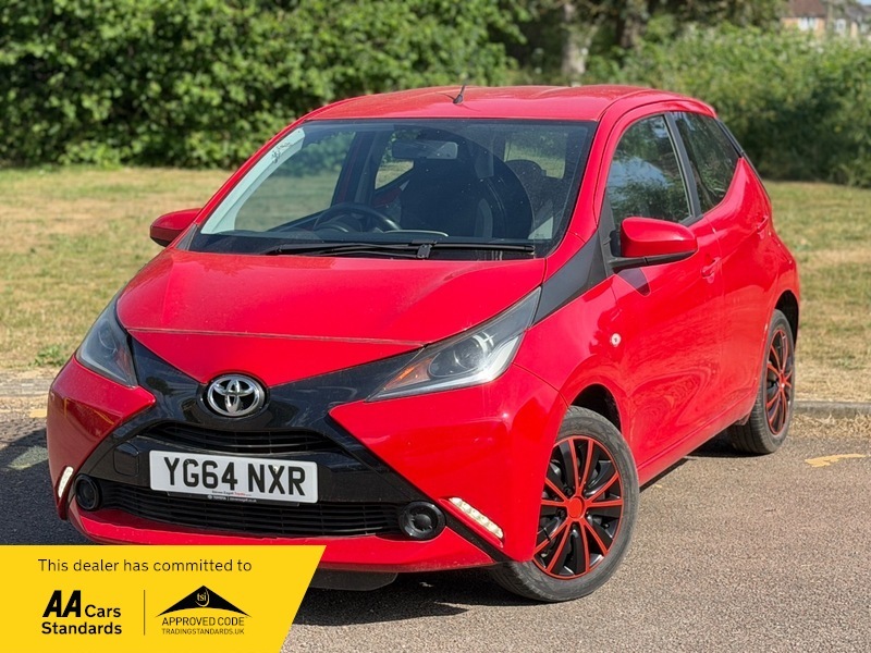 Toyota Aygo 1.0 Vvt-i X-play Hatchback YG64NXR Red #3