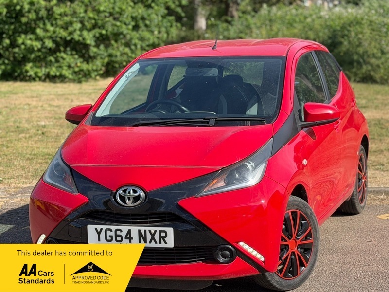 Toyota Aygo 1.0 Vvt-i X-play Hatchback YG64NXR Red #5