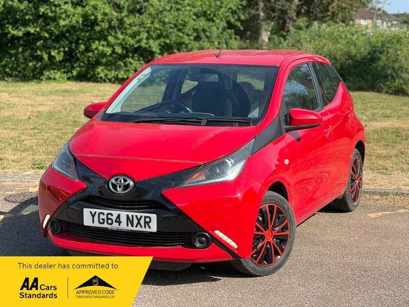 Toyota Aygo 1.0 Vvt-i X-play Hatchback YG64NXR Red #4