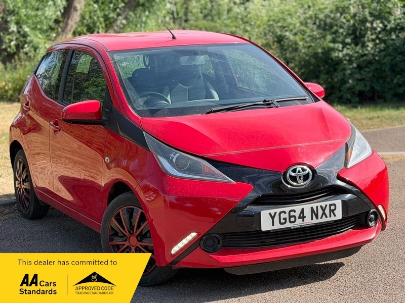 Toyota Aygo 1.0 Vvt-i X-play Hatchback YG64NXR Red #6