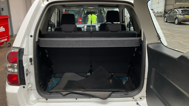Suzuki Grand Vitara Sz5 White #9