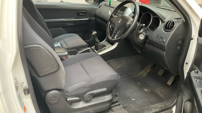 Suzuki Grand Vitara Sz5 White #11