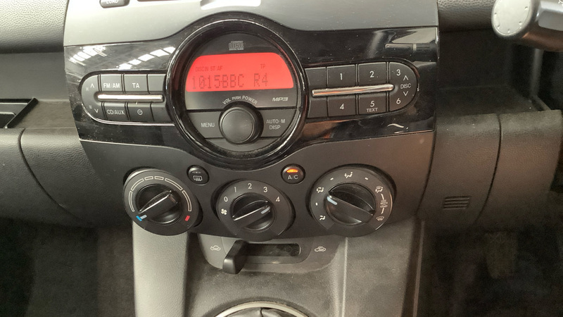 Mazda 2 1.3 Ts Red #9