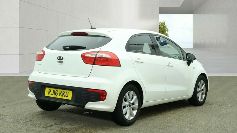 Kia RIO 1.25 Sr7 Hatchback White #2