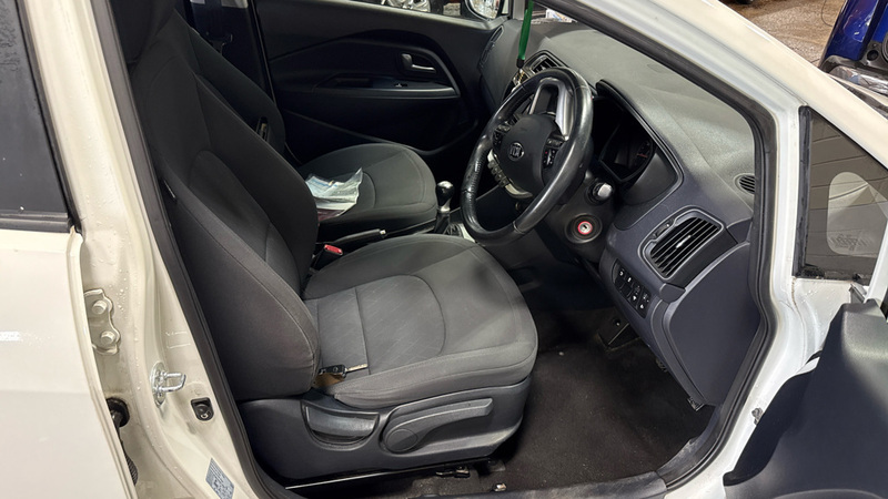 Kia RIO 1.25 Sr7 Hatchback White #6