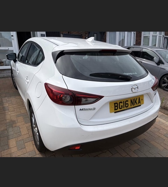 Mazda 3 1.5 Skyactiv-g Se Hatchback White #5