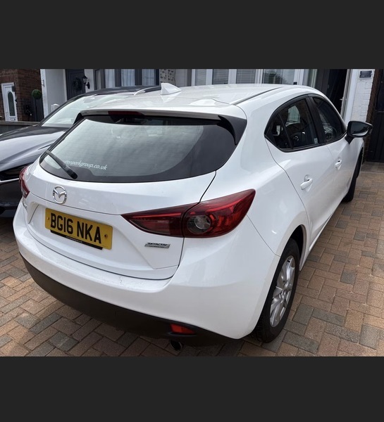 Mazda 3 1.5 Skyactiv-g Se Hatchback White #4