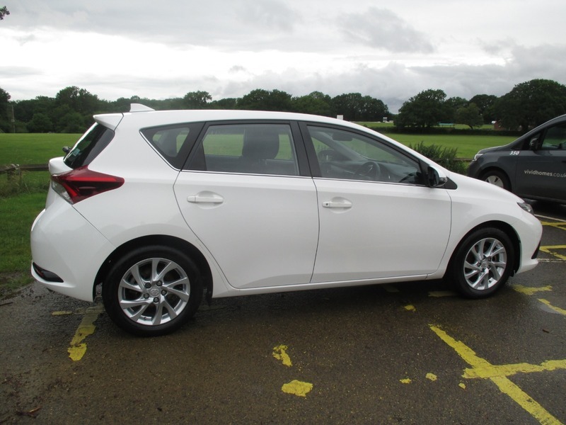 Toyota Auris Vvt-i Business Edition White #5