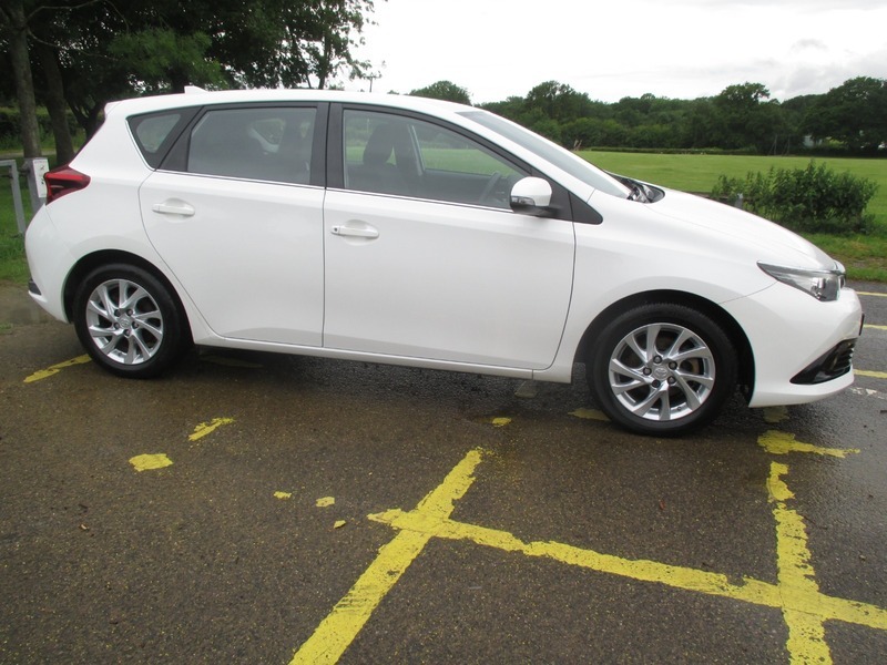 Toyota Auris Vvt-i Business Edition White #3