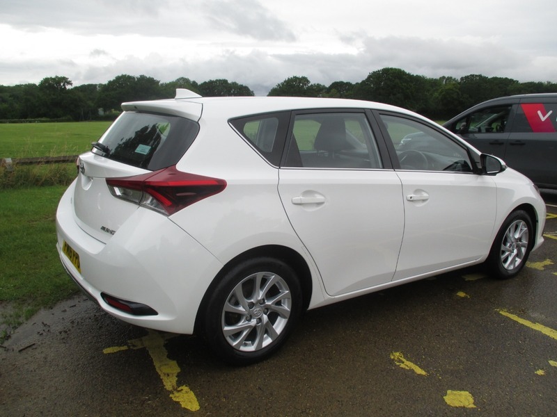 Toyota Auris Vvt-i Business Edition White #6