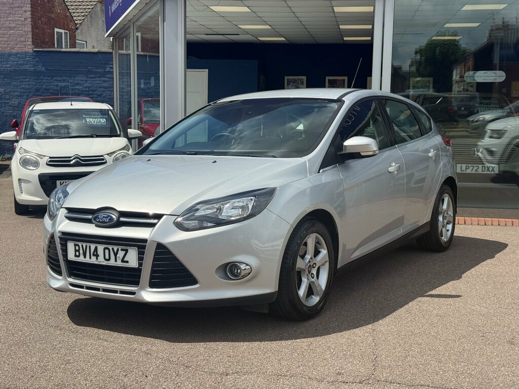 Ford Focus 1.6 Zetec Navigator Hatchback Powershif BV14OYZ Silver #2
