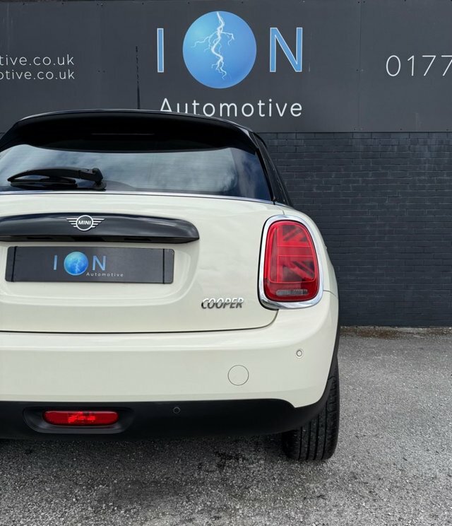 Mini Hatch 1.5 Cooper Large Screen Park Sensors Heated Seats White #3