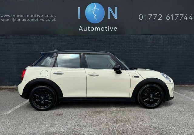 Mini Hatch 1.5 Cooper Large Screen Park Sensors Heated Seats White