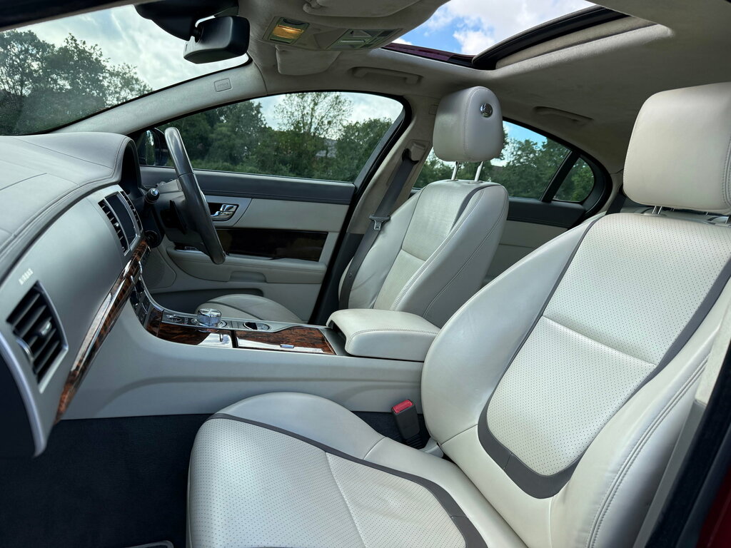 Jaguar XF 3.0D V6 Portfolio Saloon Ss 24 Red #3