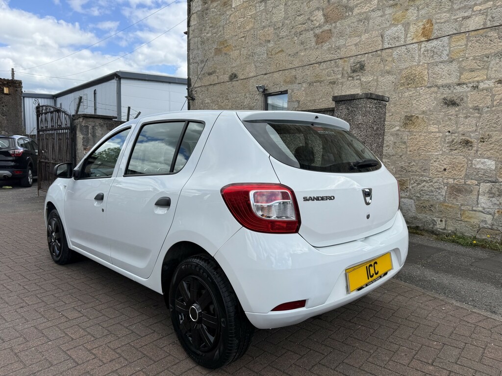 Dacia Sandero 1.2 Ambiance 1.2 16V 75 White #4