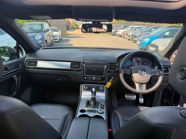 Volkswagen Touareg  White #10