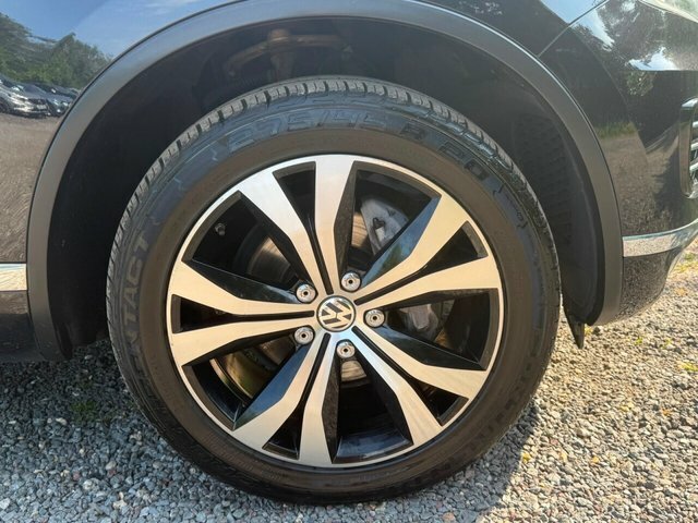 Volkswagen Touareg  White #15