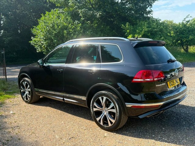 Volkswagen Touareg  White #8