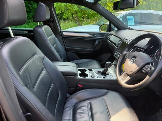Volkswagen Touareg  White #13