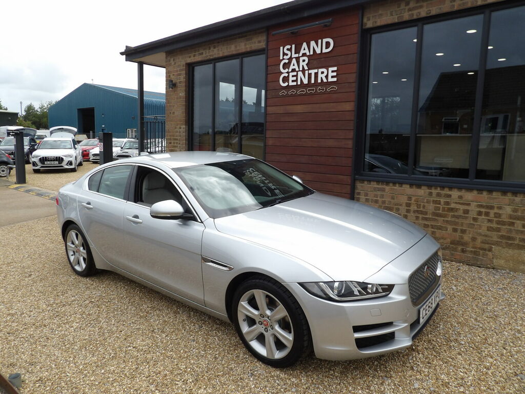Jaguar XE Saloon 2.0 Ingenium Portfolio Silver #3